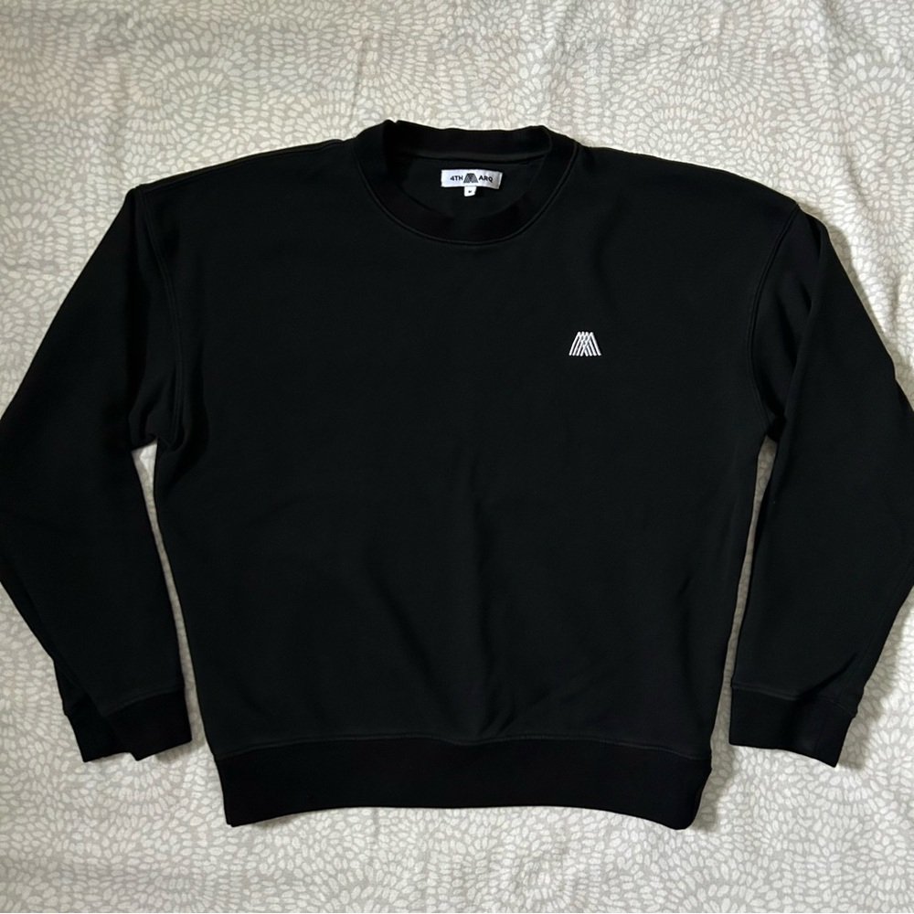 4th ARQ Women’s Crewneck sweater size medium